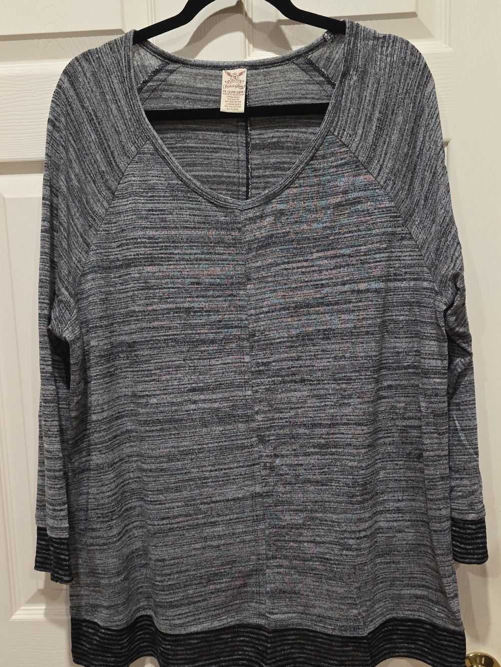 Faded Glory Gray Heathered V-Neck Long Sleeve Top with Dark Hem